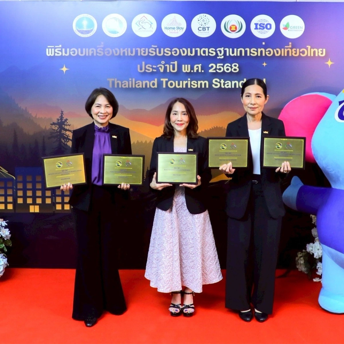 3 ศูนย์การค้าในเครือเอ็ม บี เค รับเครื่องหมายมาตรฐานการท่องเที่ยวแห่งประเทศไทย ปี 2568 ตอกย้ำการเป็นสถานที่คุณภาพและบริการมีมาตรฐานเป็นเลิศ